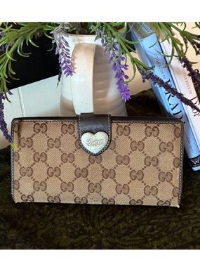 Vintage Gucci Heart Wallet